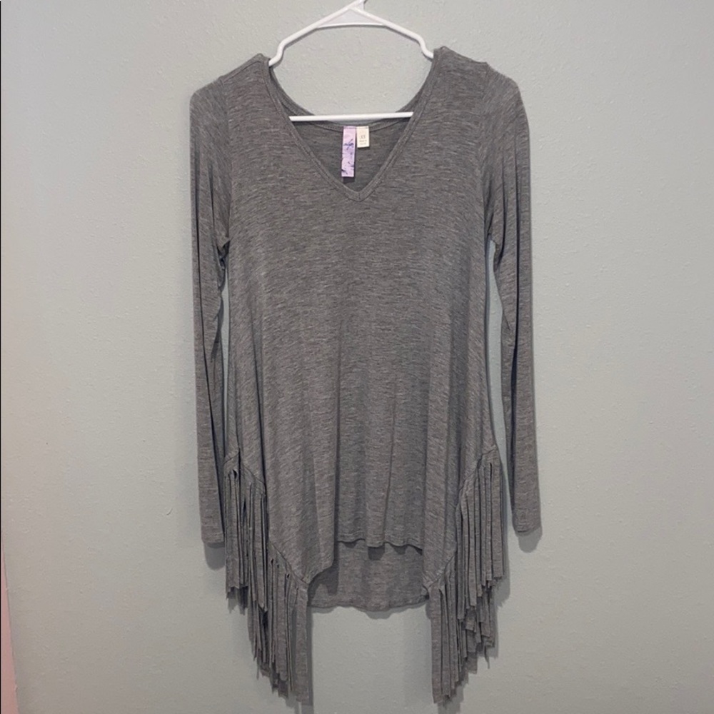 Long sleeve V-neck with fringe